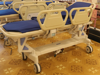 TC10A manual patient transfer stretcher with plastic siderail